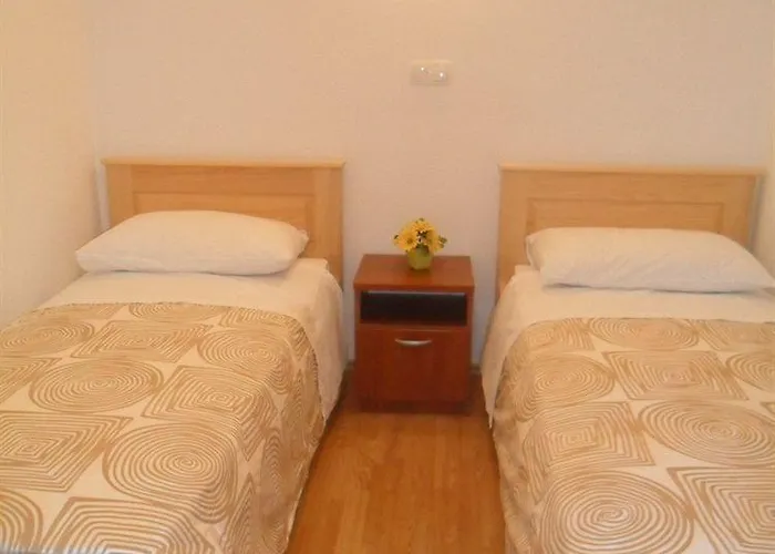 Πανσιόν Ruzica 3*