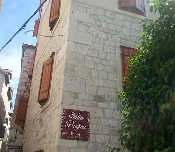 Ruzica Πανσιόν Τρογκίρ