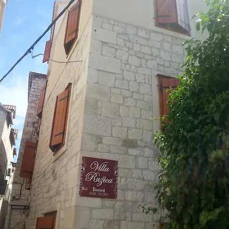 Ruzica Gasthuis Trogir